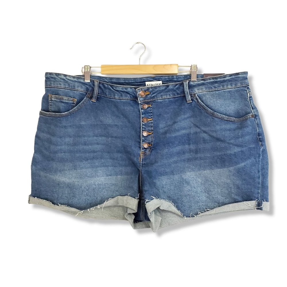 Ava & Viv Medium-wash Mid-rise Midi Folded Raw Hem Shorts Size 26W